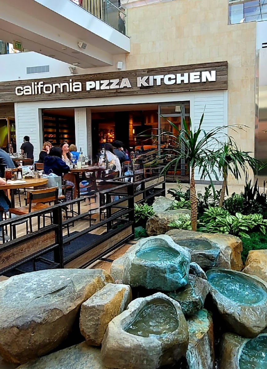 California Pizza Kitchen At Topanga